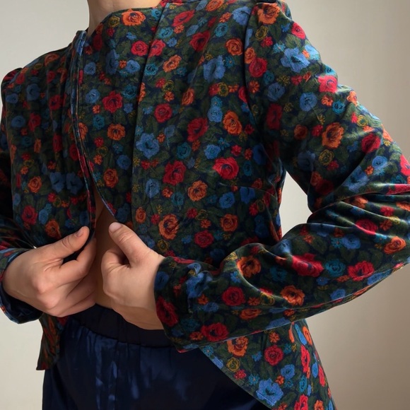 Floral Patterned Jacket - Picture 8 of 9